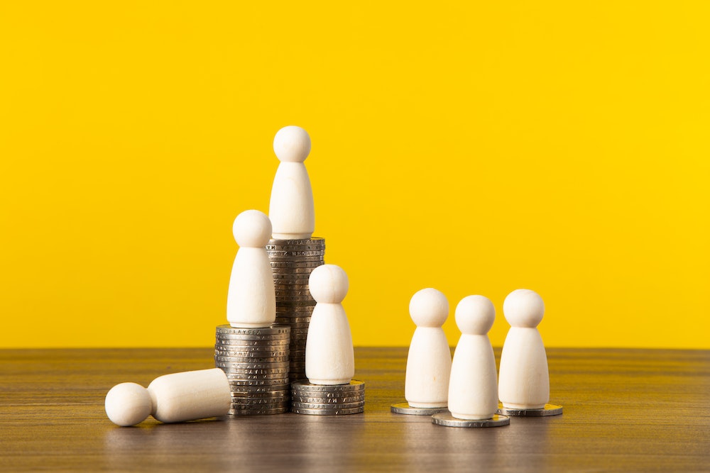 L'impact de l'âge sur un salaire brut de 2200 euros net : Une analyse comparative